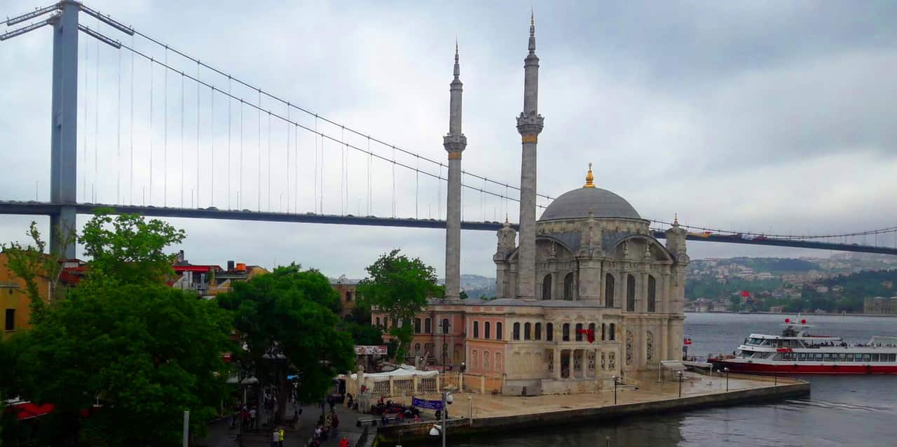 immmagine per La Moschea di Ortaköy e il ponte sul Bosforo